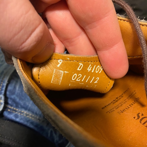 SOLD Allen Edmonds Handcrafted Feather Welt Suede Oxford Shoes - Picture 8 of 8